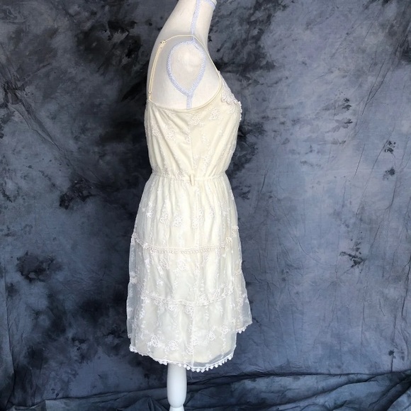 Ultra Pink- Size Medium Dress Cream Colored - Picture 2 of 5